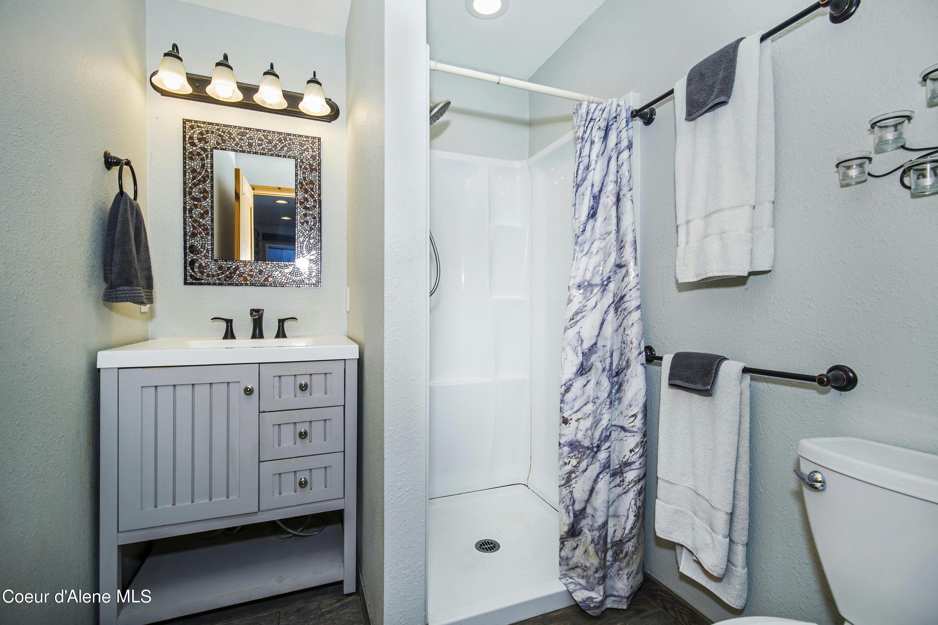 Sandpoint, Idaho, 83864, United States, ,5 BathroomsBathrooms,Residential,Pending,1769677