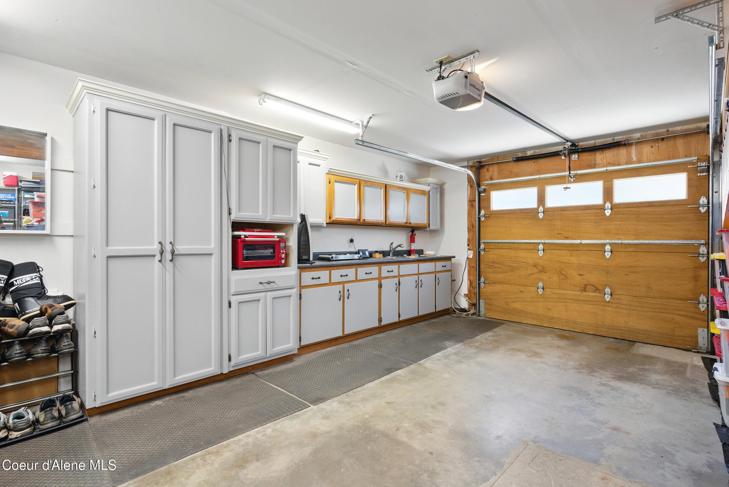 Sandpoint, Idaho, 83864, United States, 4 Bedrooms Bedrooms, ,3 BathroomsBathrooms,Residential,Active,1824574