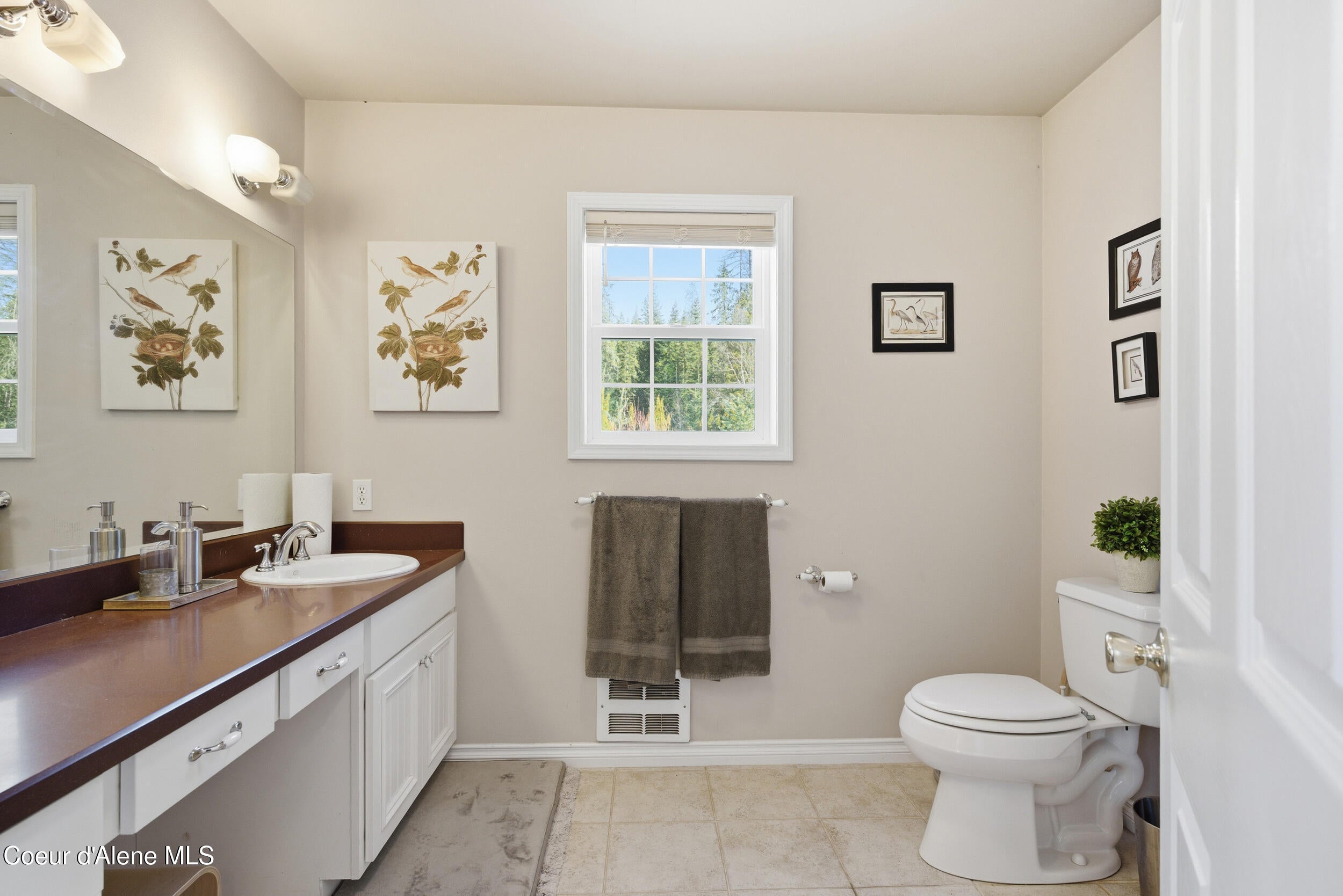 Sandpoint, Idaho, 83864, United States, 5 Bedrooms Bedrooms, ,5 BathroomsBathrooms,Residential,Active,2013917