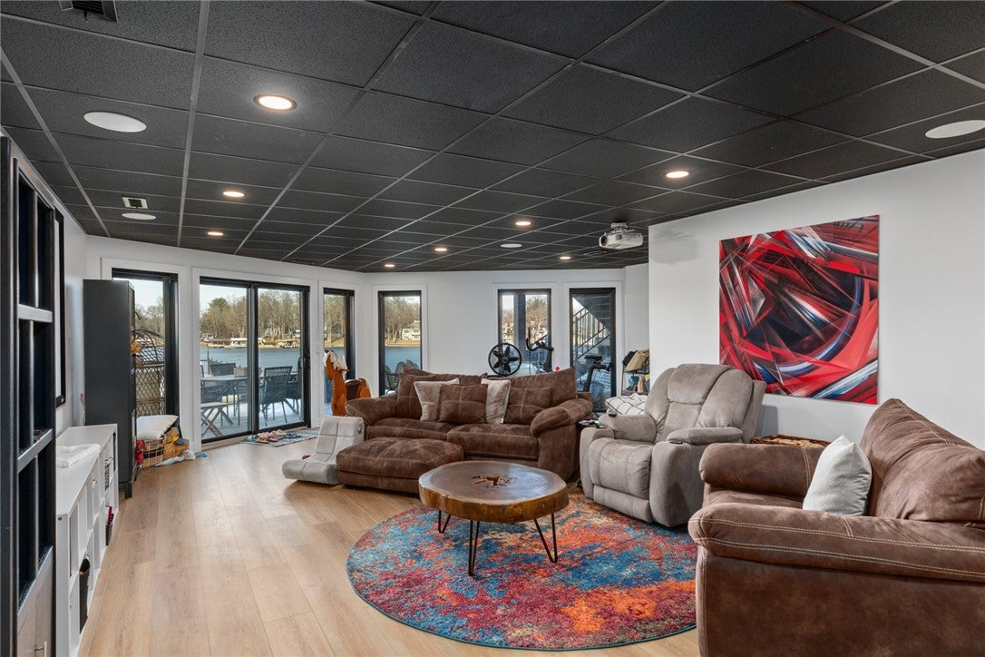 Effingham, Illinois, 62401, United States, 4 Bedrooms Bedrooms, ,5 BathroomsBathrooms,Residential,Active,1967129