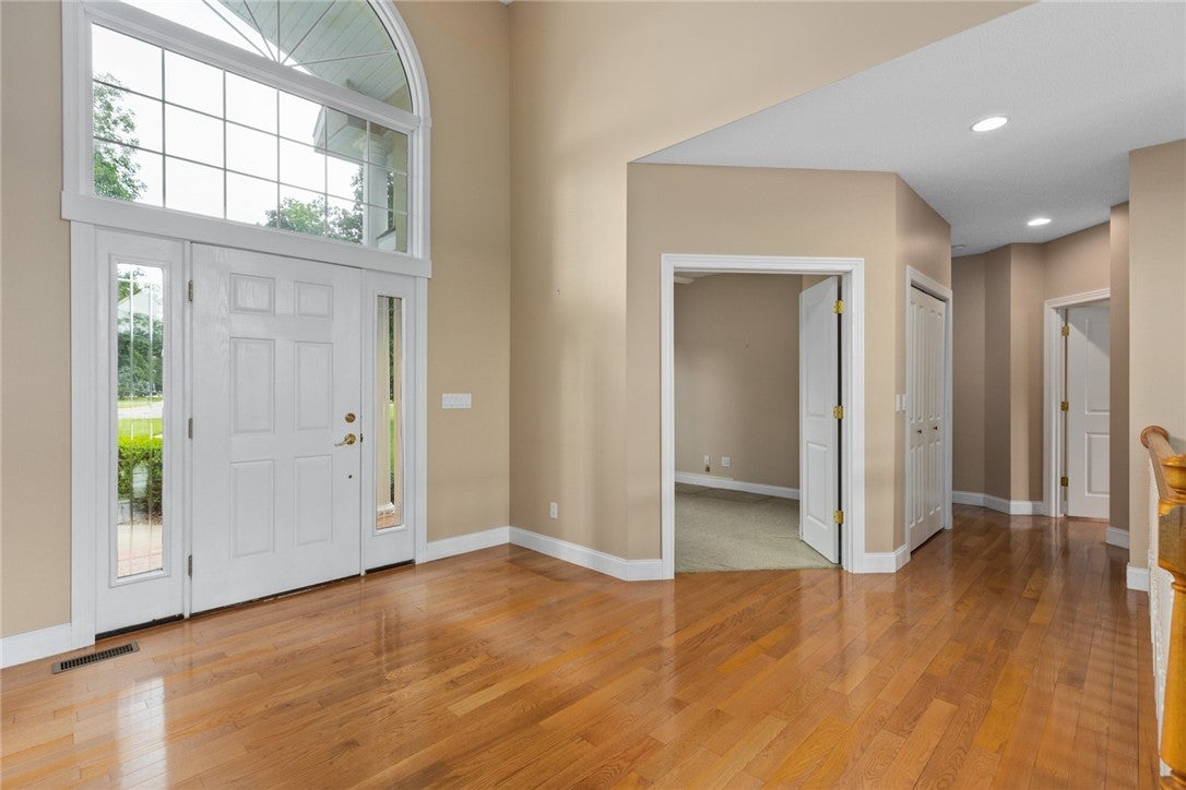 Effingham, Illinois, 62401, United States, 4 Bedrooms Bedrooms, ,4 BathroomsBathrooms,Residential,Active,1909667