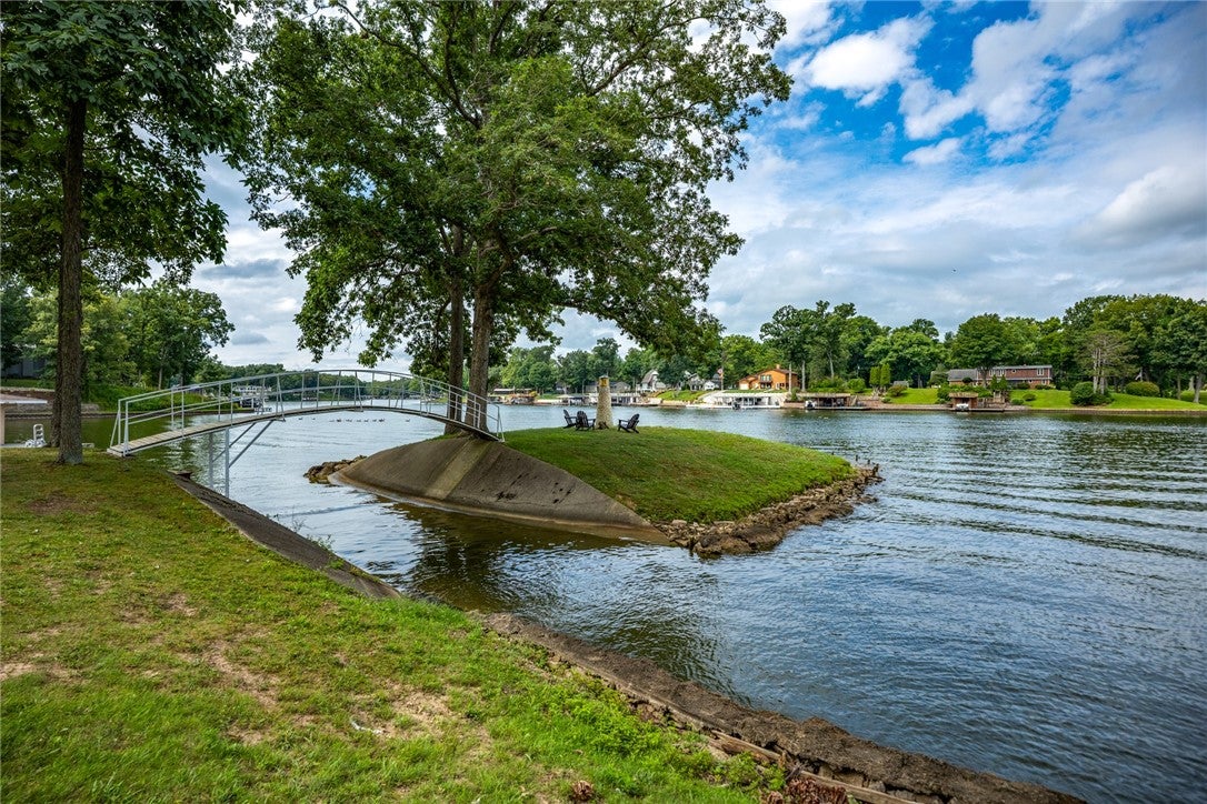 Effingham, Illinois, 62401, United States, 4 Bedrooms Bedrooms, ,4 BathroomsBathrooms,Residential,Active,1909667