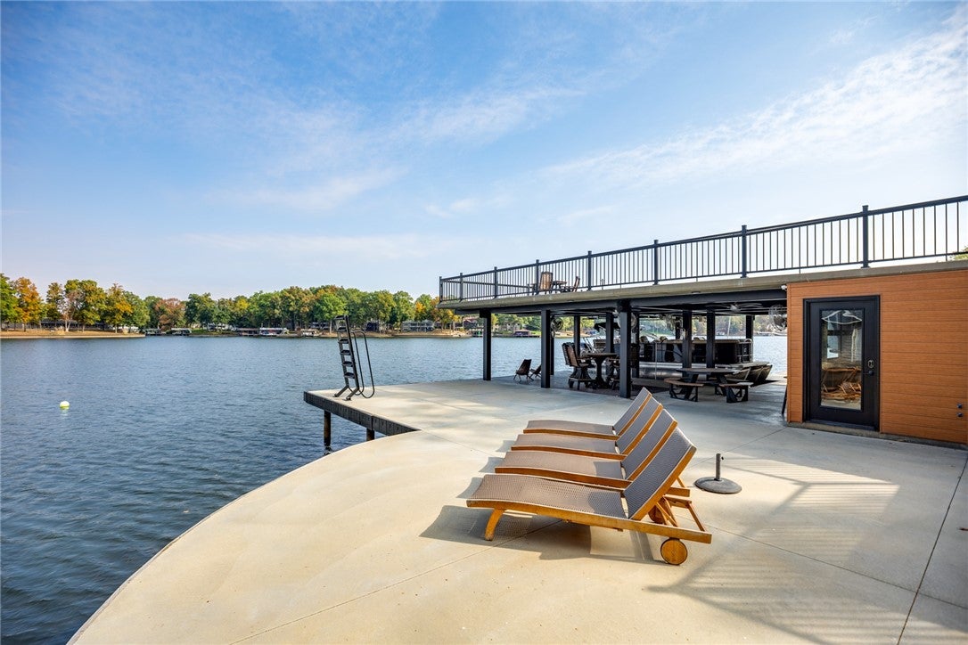 Effingham, Illinois, 62401, United States, 4 Bedrooms Bedrooms, ,5 BathroomsBathrooms,Residential,Active,1967129