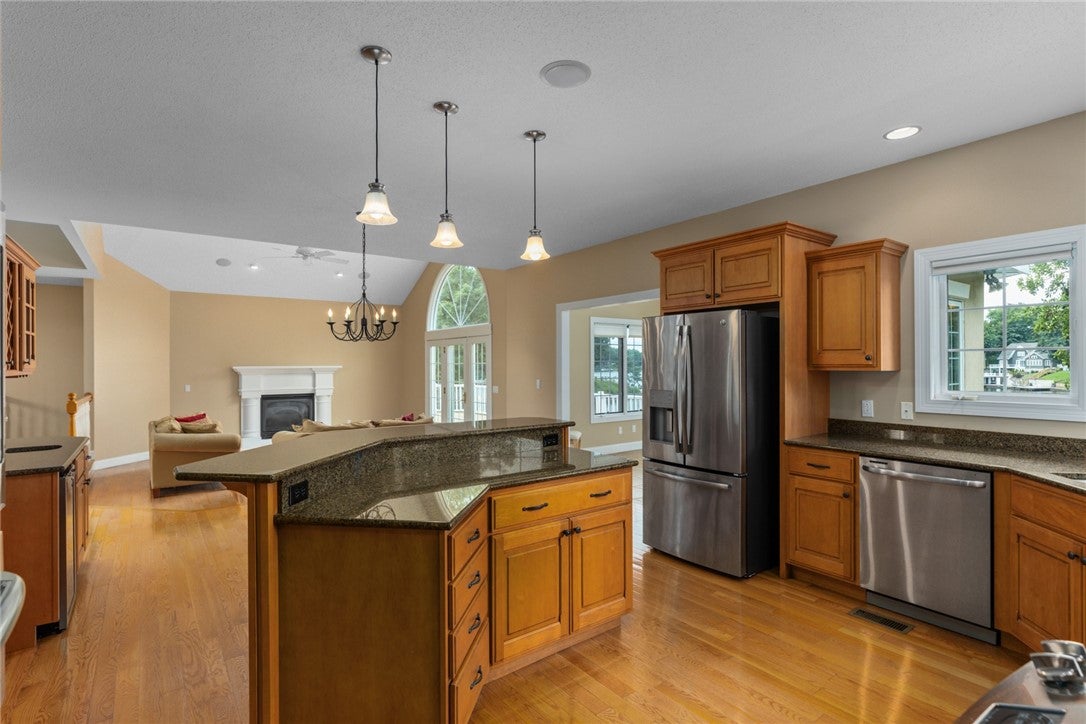 Effingham, Illinois, 62401, United States, 4 Bedrooms Bedrooms, ,4 BathroomsBathrooms,Residential,Active,1909667