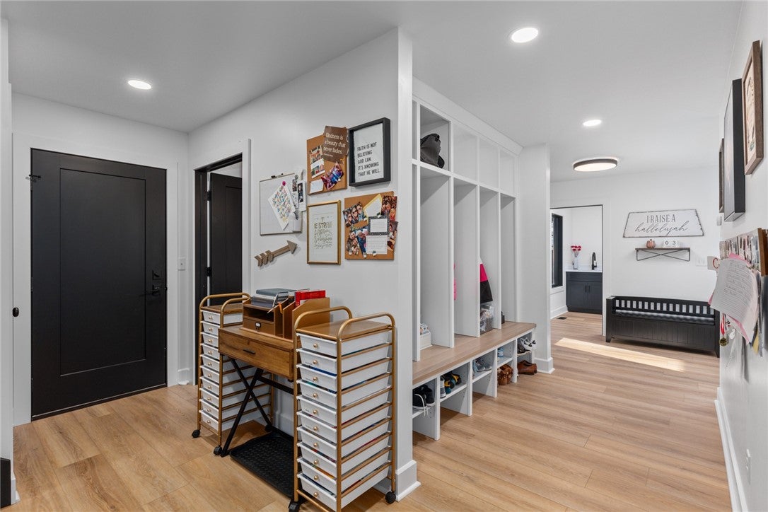 Effingham, Illinois, 62401, United States, 4 Bedrooms Bedrooms, ,5 BathroomsBathrooms,Residential,Active,1967129