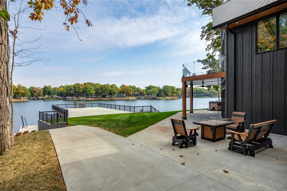 Effingham, Illinois, 62401, United States, 4 Bedrooms Bedrooms, ,5 BathroomsBathrooms,Residential,Active,1967129