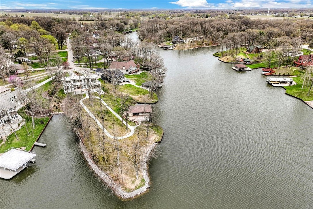 Effingham, Illinois, 62401, United States, 4 Bedrooms Bedrooms, ,4 BathroomsBathrooms,Residential,Active,1903223
