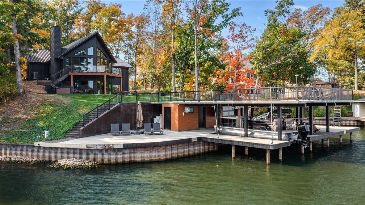 Effingham, Illinois, 62401, United States, 4 Bedrooms Bedrooms, ,5 BathroomsBathrooms,Residential,Active,1967129