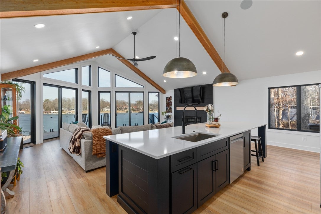 Effingham, Illinois, 62401, United States, 4 Bedrooms Bedrooms, ,5 BathroomsBathrooms,Residential,Active,1967129