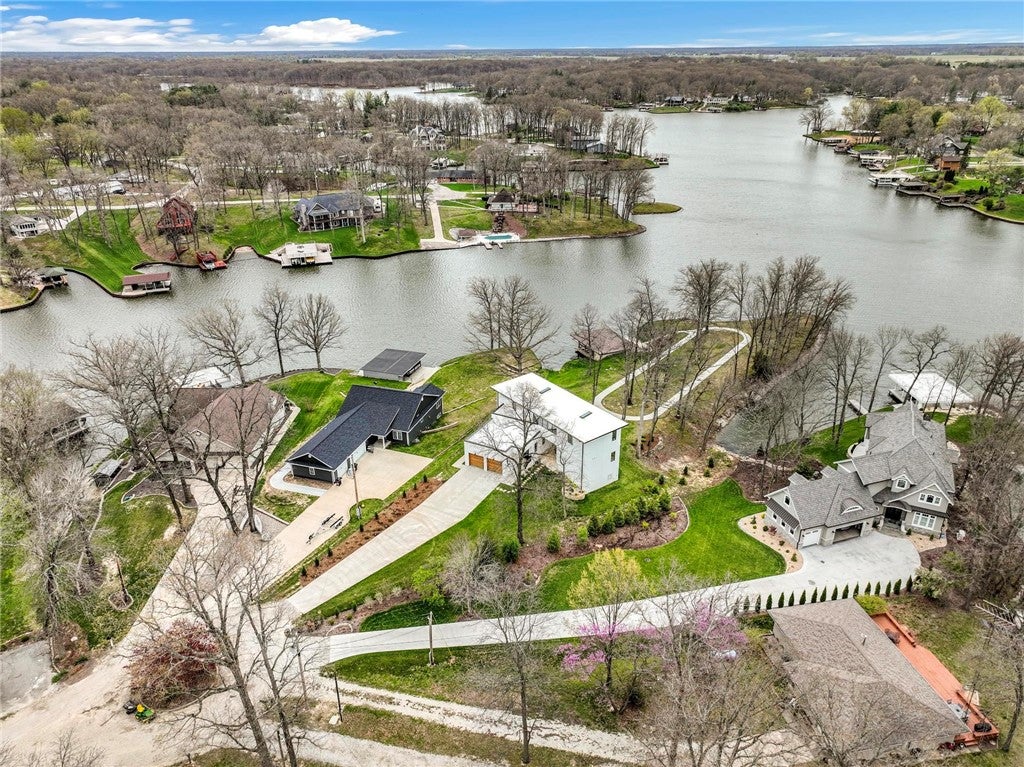 Effingham, Illinois, 62401, United States, 4 Bedrooms Bedrooms, ,4 BathroomsBathrooms,Residential,Active,1903223