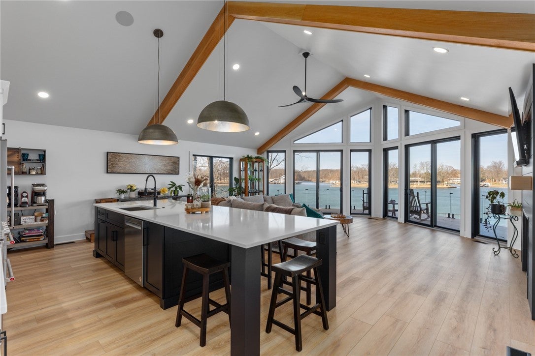 Effingham, Illinois, 62401, United States, 4 Bedrooms Bedrooms, ,5 BathroomsBathrooms,Residential,Active,1967129