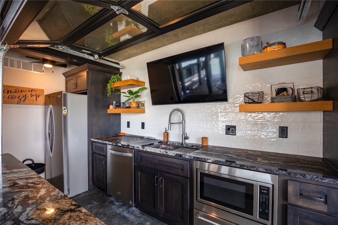 Effingham, Illinois, 62401, United States, 4 Bedrooms Bedrooms, ,5 BathroomsBathrooms,Residential,Active,1967129