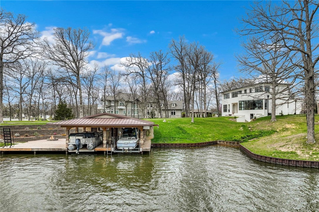 Effingham, Illinois, 62401, United States, 4 Bedrooms Bedrooms, ,4 BathroomsBathrooms,Residential,Active,1903223