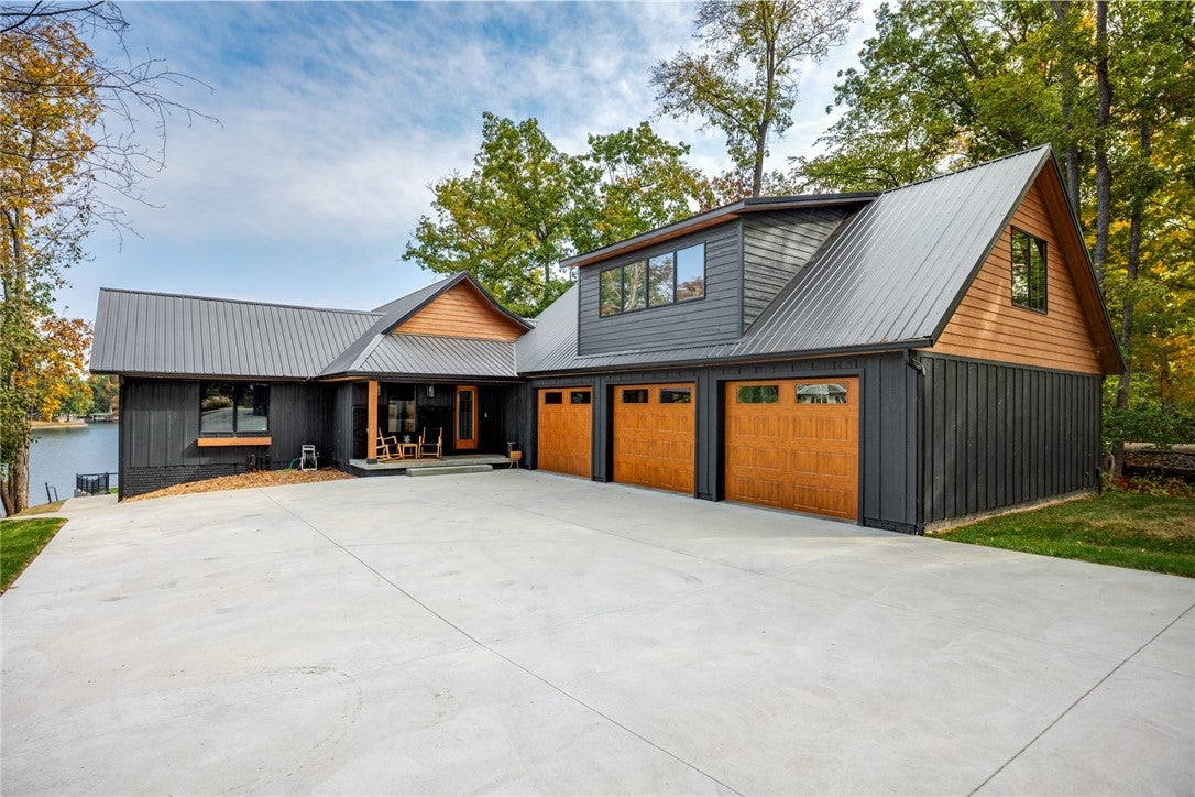 Effingham, Illinois, 62401, United States, 4 Bedrooms Bedrooms, ,5 BathroomsBathrooms,Residential,Active,1967129