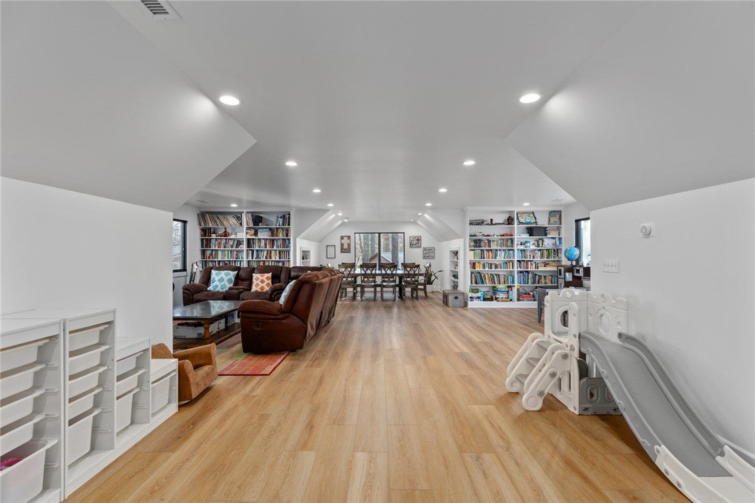 Effingham, Illinois, 62401, United States, 4 Bedrooms Bedrooms, ,5 BathroomsBathrooms,Residential,Active,1967129