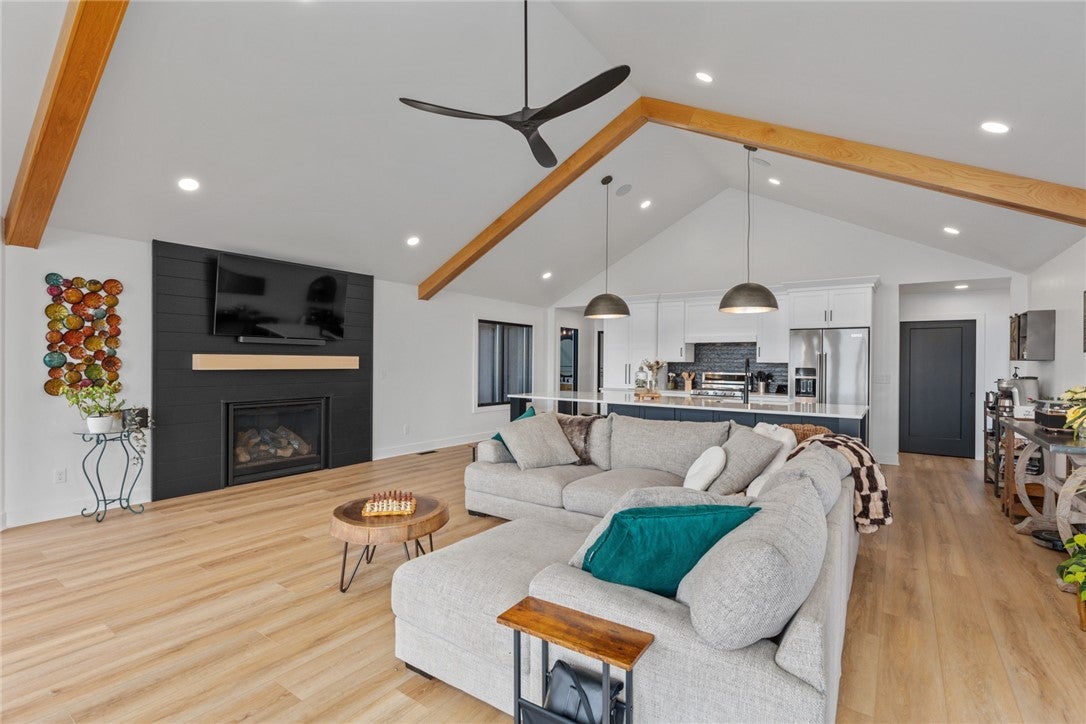 Effingham, Illinois, 62401, United States, 4 Bedrooms Bedrooms, ,5 BathroomsBathrooms,Residential,Active,1967129