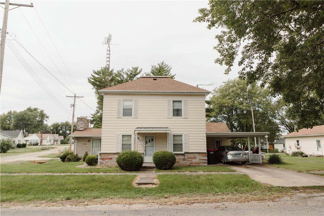 125 S COLLEGE ST, ASSUMPTION, IL 62510, photo 1 of 21