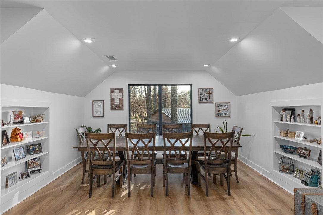 Effingham, Illinois, 62401, United States, 4 Bedrooms Bedrooms, ,5 BathroomsBathrooms,Residential,Active,1967129