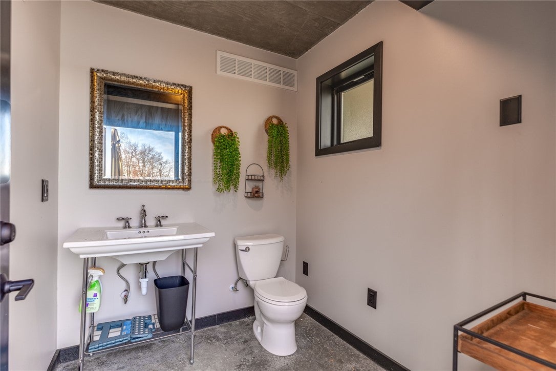 Effingham, Illinois, 62401, United States, 4 Bedrooms Bedrooms, ,5 BathroomsBathrooms,Residential,Active,1967129