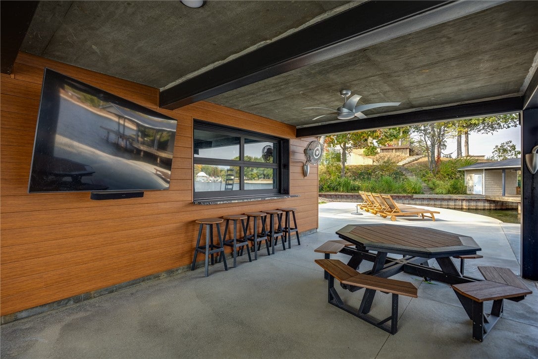 Effingham, Illinois, 62401, United States, 4 Bedrooms Bedrooms, ,5 BathroomsBathrooms,Residential,Active,1967129