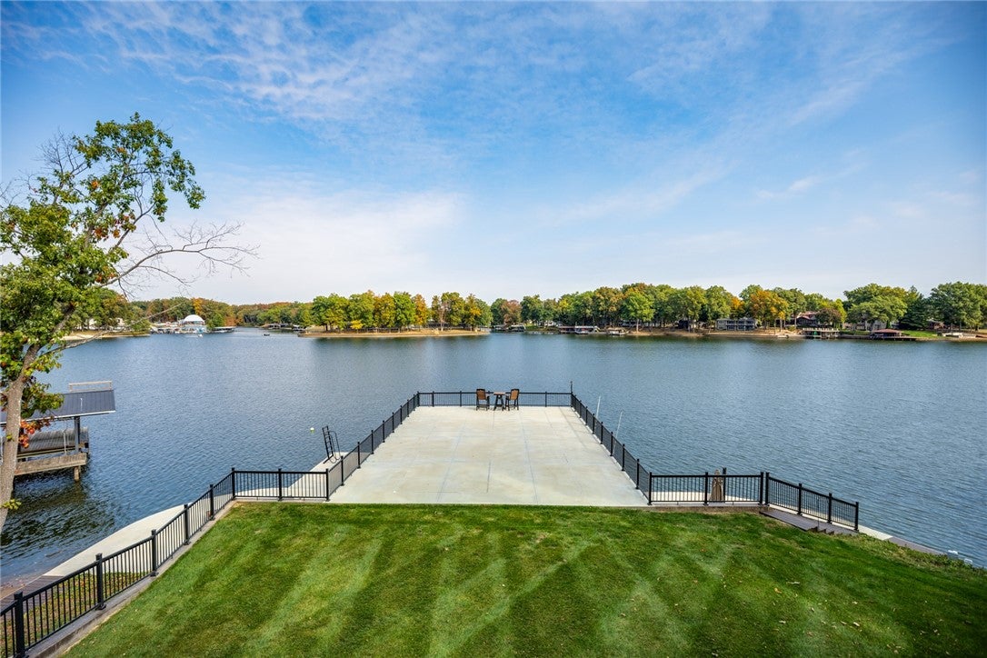 Effingham, Illinois, 62401, United States, 4 Bedrooms Bedrooms, ,5 BathroomsBathrooms,Residential,Active,1967129