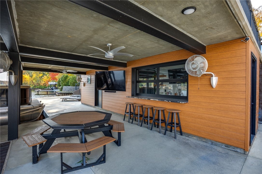 Effingham, Illinois, 62401, United States, 4 Bedrooms Bedrooms, ,5 BathroomsBathrooms,Residential,Active,1967129