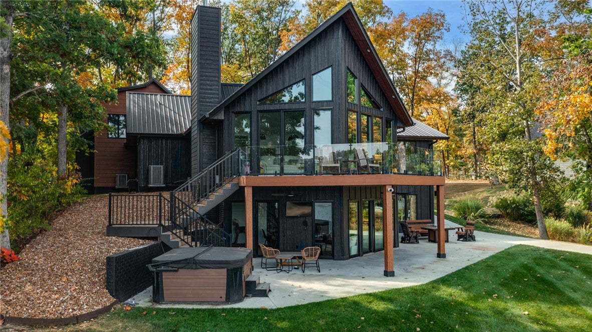 Effingham, Illinois, 62401, United States, 4 Bedrooms Bedrooms, ,5 BathroomsBathrooms,Residential,Active,1967129