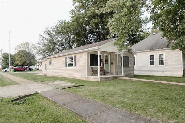 256 W MADISON ST, MOWEAQUA, IL 62550 - Image 1