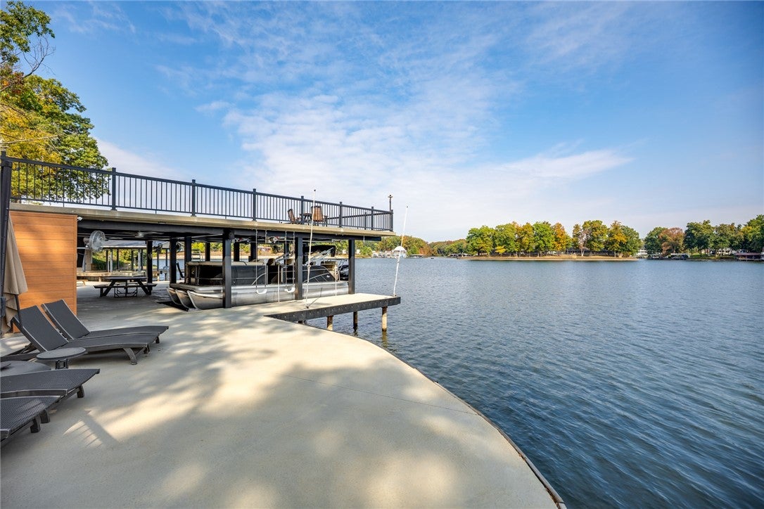 Effingham, Illinois, 62401, United States, 4 Bedrooms Bedrooms, ,5 BathroomsBathrooms,Residential,Active,1967129