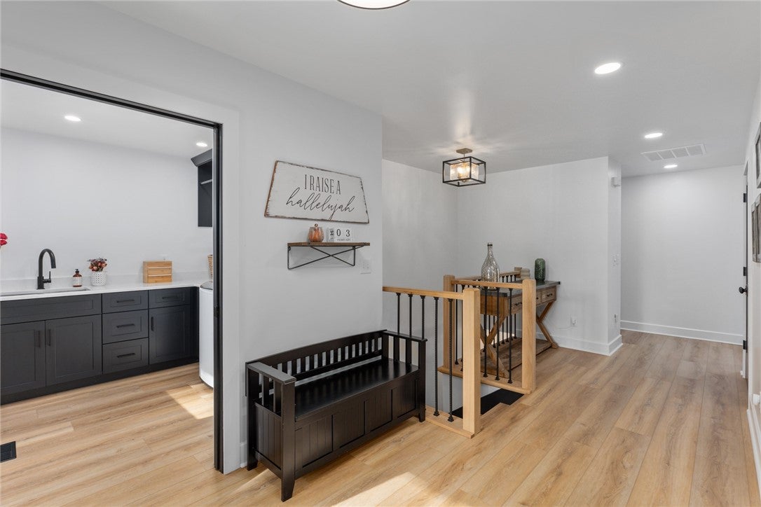 Effingham, Illinois, 62401, United States, 4 Bedrooms Bedrooms, ,5 BathroomsBathrooms,Residential,Active,1967129