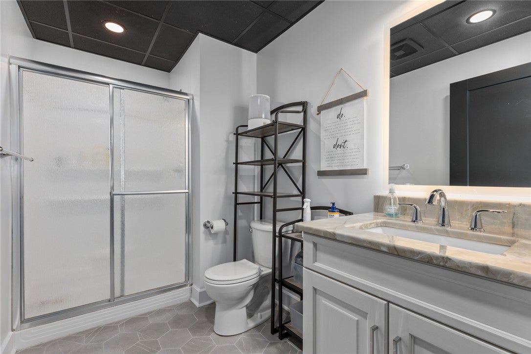 Effingham, Illinois, 62401, United States, 4 Bedrooms Bedrooms, ,5 BathroomsBathrooms,Residential,Active,1967129