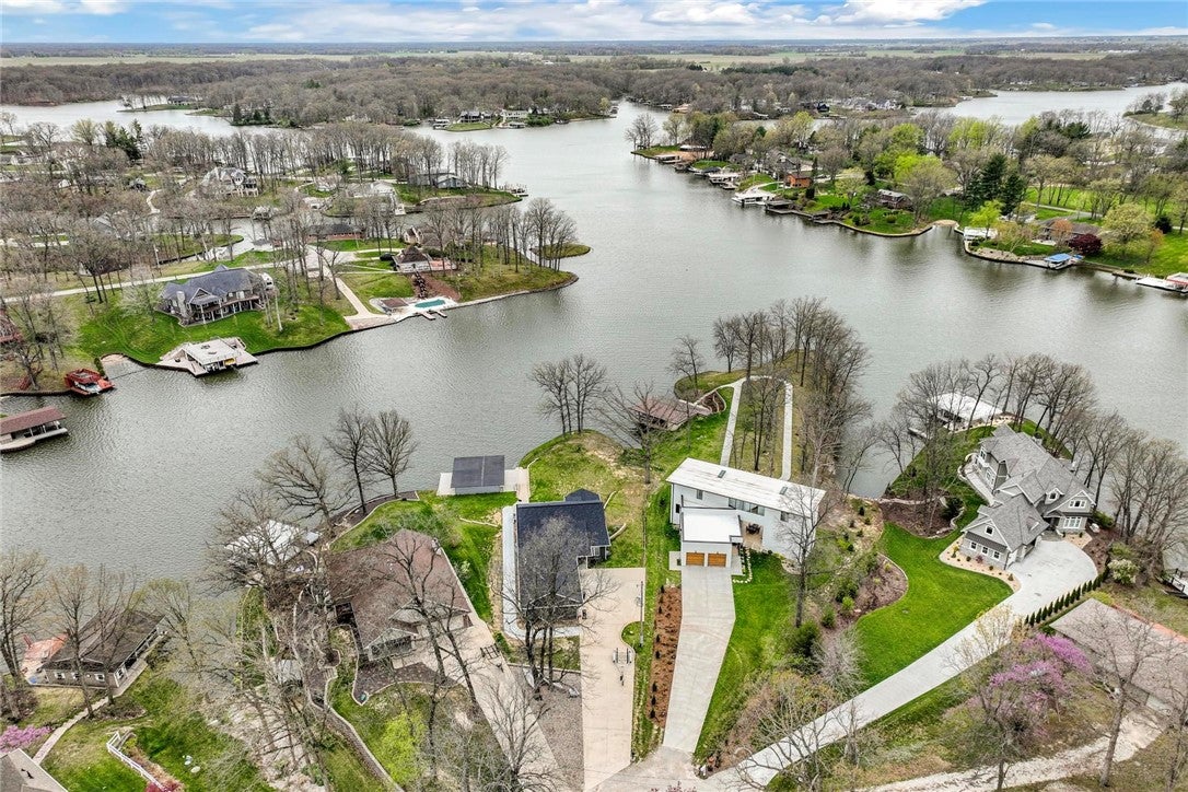 Effingham, Illinois, 62401, United States, 4 Bedrooms Bedrooms, ,4 BathroomsBathrooms,Residential,Active,1903223