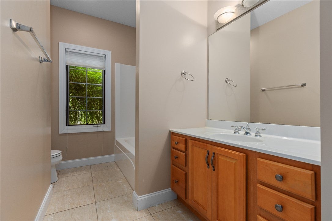 Effingham, Illinois, 62401, United States, 4 Bedrooms Bedrooms, ,4 BathroomsBathrooms,Residential,Active,1909667