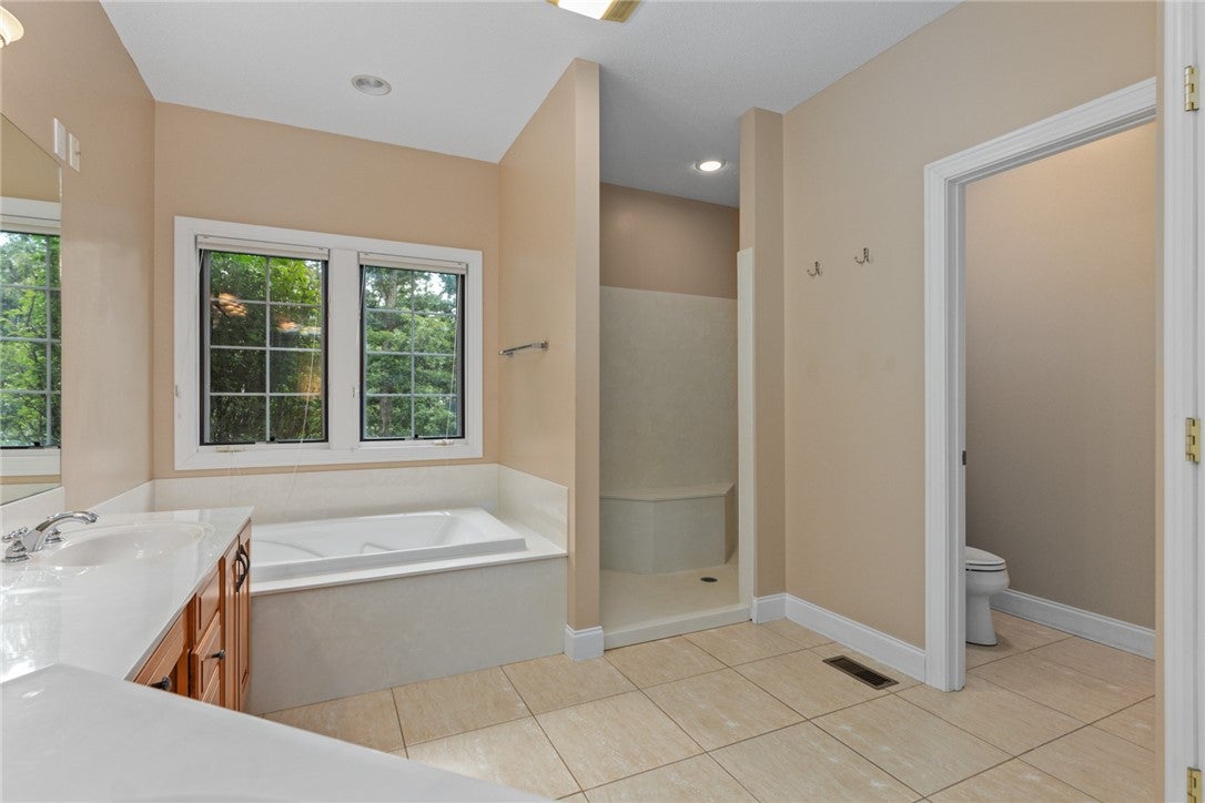 Effingham, Illinois, 62401, United States, 4 Bedrooms Bedrooms, ,4 BathroomsBathrooms,Residential,Active,1909667