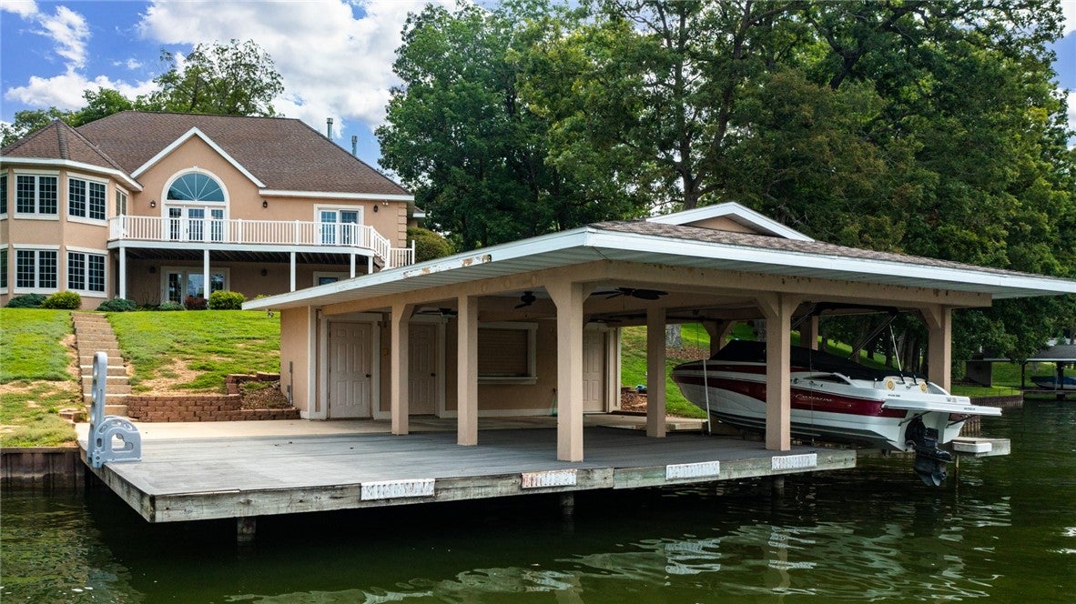 Effingham, Illinois, 62401, United States, 4 Bedrooms Bedrooms, ,4 BathroomsBathrooms,Residential,Active,1909667