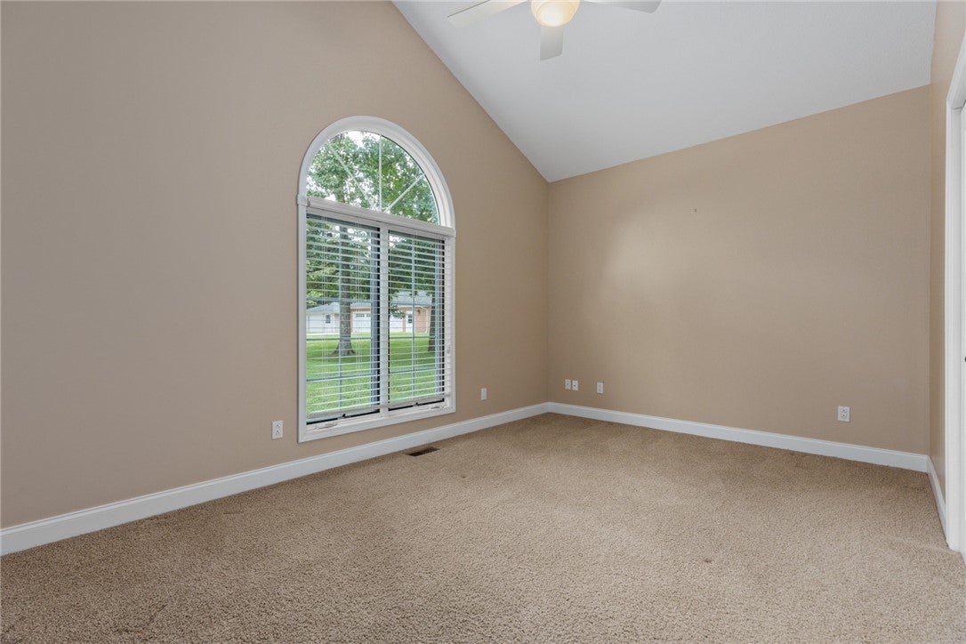 Effingham, Illinois, 62401, United States, 4 Bedrooms Bedrooms, ,4 BathroomsBathrooms,Residential,Active,1909667