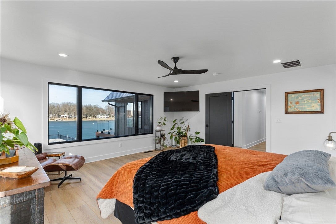 Effingham, Illinois, 62401, United States, 4 Bedrooms Bedrooms, ,5 BathroomsBathrooms,Residential,Active,1967129