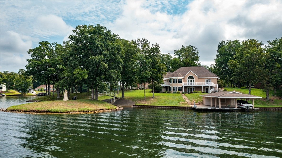 Effingham, Illinois, 62401, United States, 4 Bedrooms Bedrooms, ,4 BathroomsBathrooms,Residential,Active,1909667