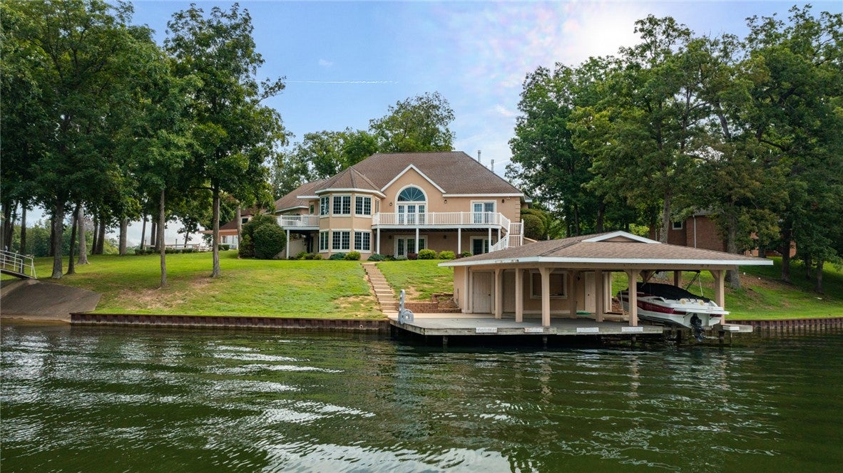 Effingham, Illinois, 62401, United States, 4 Bedrooms Bedrooms, ,4 BathroomsBathrooms,Residential,Active,1909667