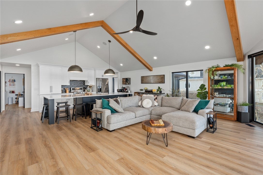 Effingham, Illinois, 62401, United States, 4 Bedrooms Bedrooms, ,5 BathroomsBathrooms,Residential,Active,1967129