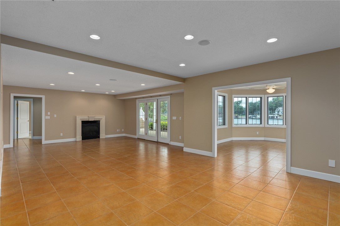 Effingham, Illinois, 62401, United States, 4 Bedrooms Bedrooms, ,4 BathroomsBathrooms,Residential,Active,1909667