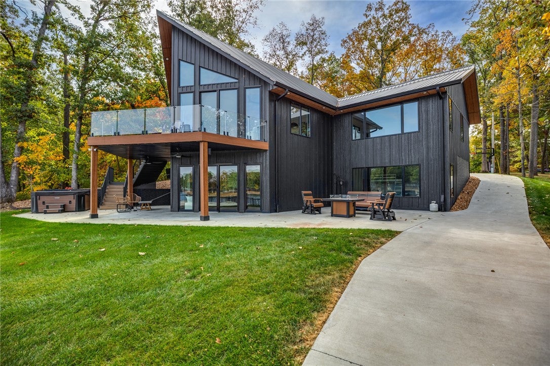 Effingham, Illinois, 62401, United States, 4 Bedrooms Bedrooms, ,5 BathroomsBathrooms,Residential,Active,1967129