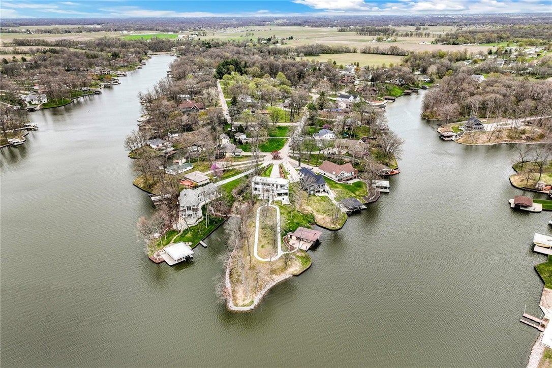 Effingham, Illinois, 62401, United States, 4 Bedrooms Bedrooms, ,4 BathroomsBathrooms,Residential,Active,1903223