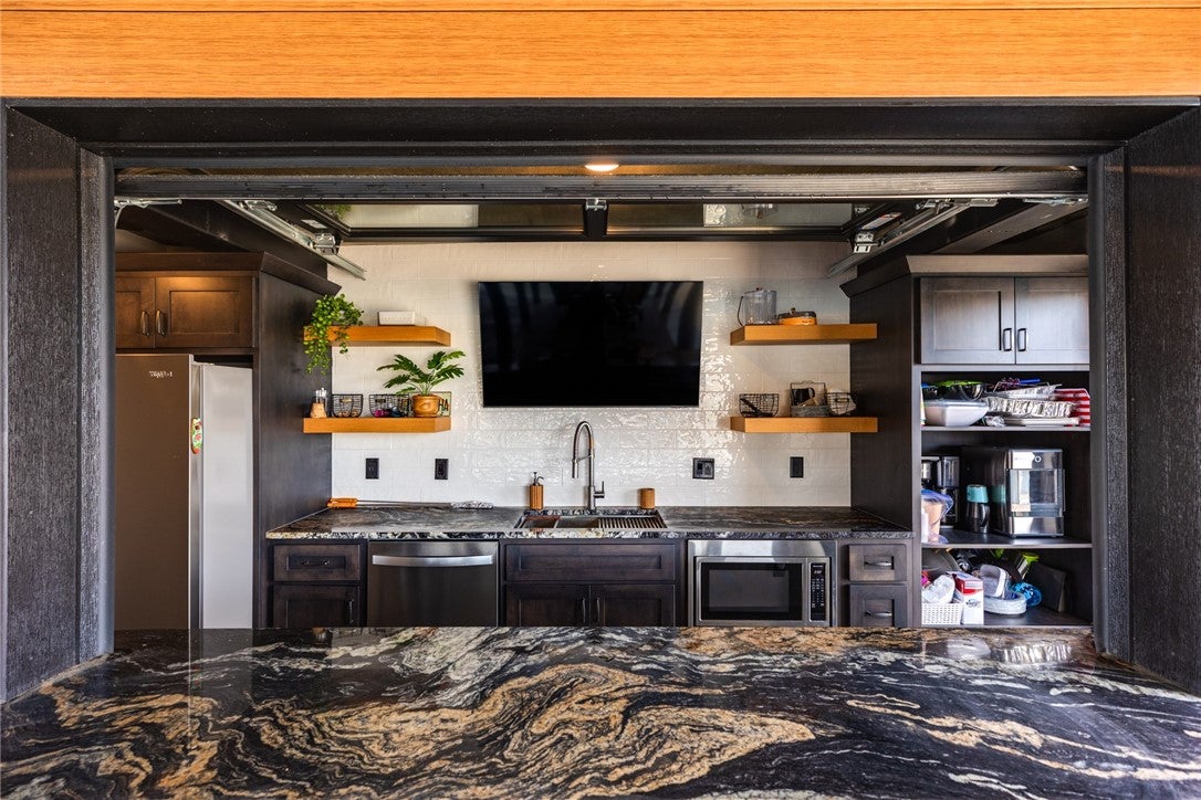 Effingham, Illinois, 62401, United States, 4 Bedrooms Bedrooms, ,5 BathroomsBathrooms,Residential,Active,1967129