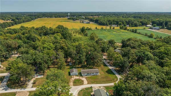 15096 N NEES LN, EFFINGHAM, IL 62401, photo 3 of 31