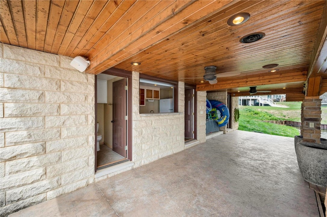 Effingham, Illinois, 62401, United States, 4 Bedrooms Bedrooms, ,4 BathroomsBathrooms,Residential,Active,1903223