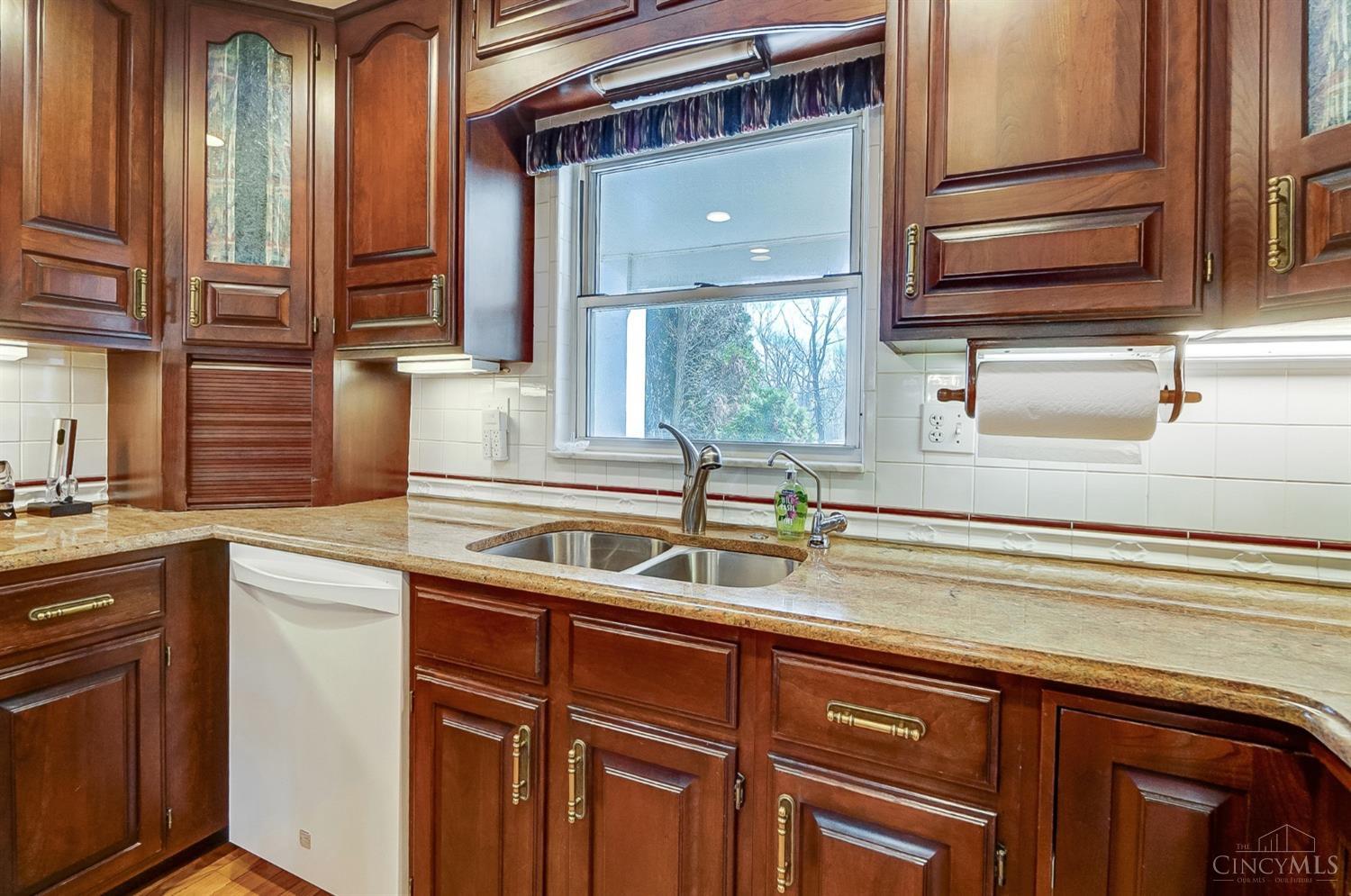 Union Twp, Ohio, 45244, United States, 4 Bedrooms Bedrooms, ,5 BathroomsBathrooms,Residential,Pending,1722734