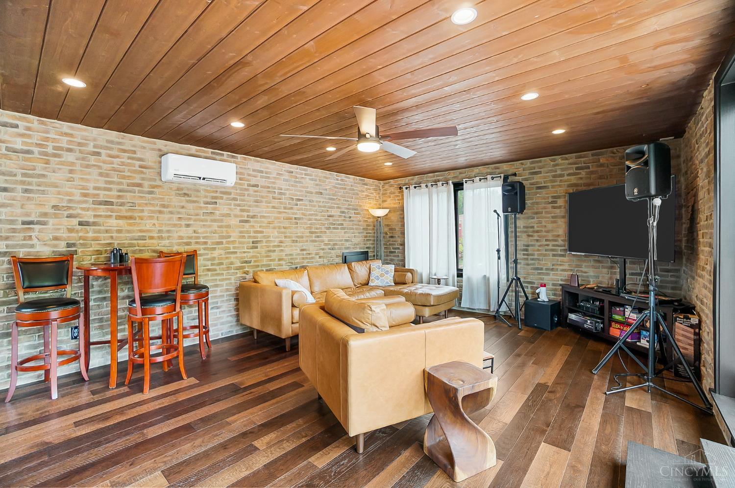 Cincinnati, Ohio, 45202, United States, 3 Bedrooms Bedrooms, ,4 BathroomsBathrooms,Residential,Active,1922745