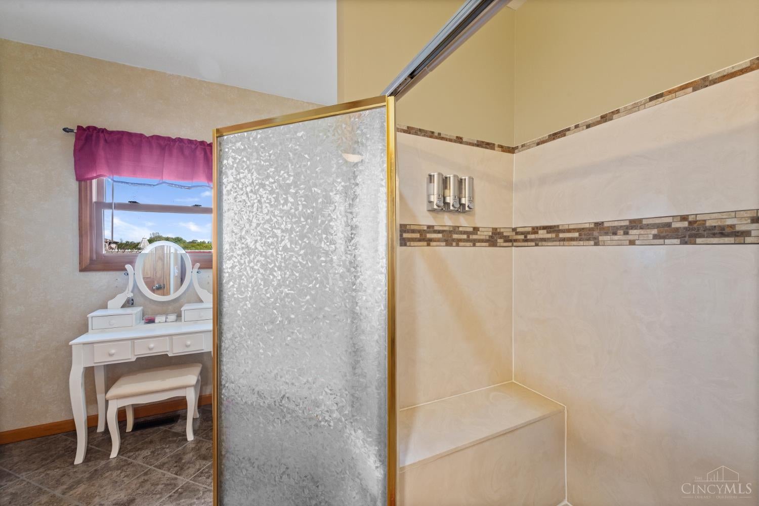 Wayne Twp, Ohio, 45067, United States, 5 Bedrooms Bedrooms, ,6 BathroomsBathrooms,Residential,Active,1892390