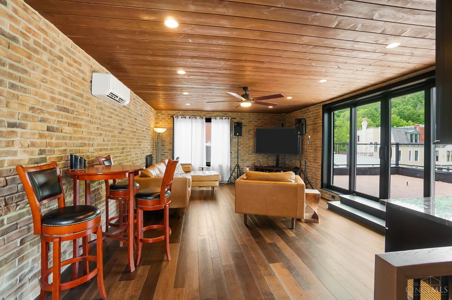 Cincinnati, Ohio, 45202, United States, 3 Bedrooms Bedrooms, ,4 BathroomsBathrooms,Residential,Active,1922745